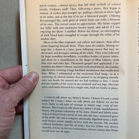 📚2/$6 🎁A Home At the End of the World - Picture 11 of 12